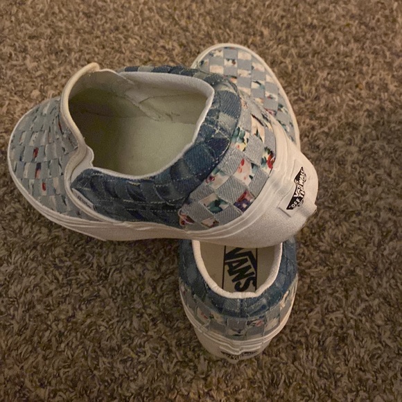 Size 10 slip on sneakers - Picture 2 of 3